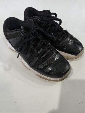 Nike Air Jordan 11 Retro Low 72-10 sneakers Size 6.5Y